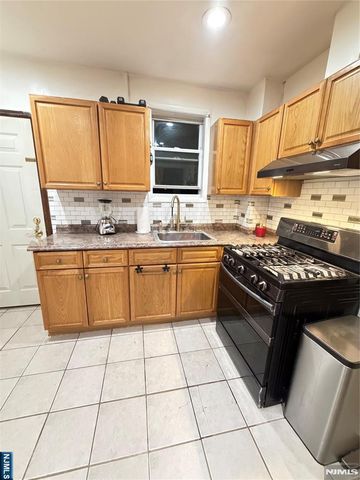 366 10th Avenue Floor 2, Paterson, NJ 07514