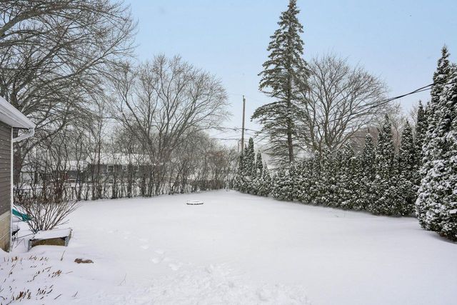 1611 17th AVENUE, Grafton, WI 53024