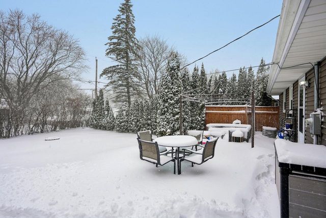 1611 17th AVENUE, Grafton, WI 53024