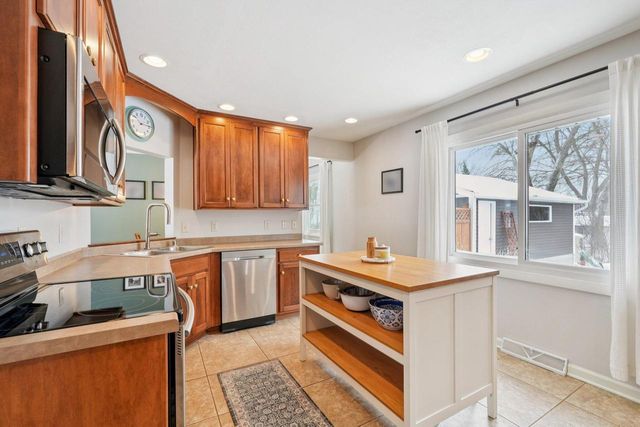 1611 17th AVENUE, Grafton, WI 53024