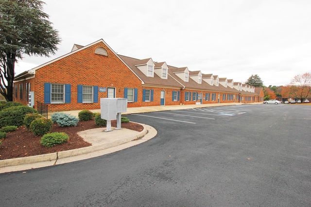 1600 N Coalter St Ste 6, Staunton, VA 24401