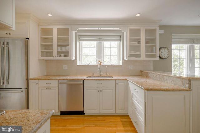 324 HOLMECREST RD, Jenkintown, PA 19046