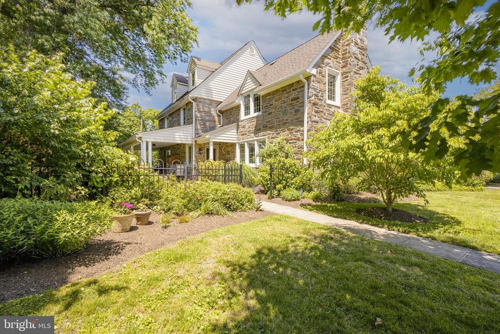 324 HOLMECREST RD, Jenkintown, PA 19046