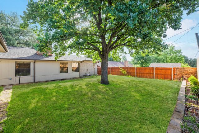 633 NW Chisholm Road, Burleson, TX 76028