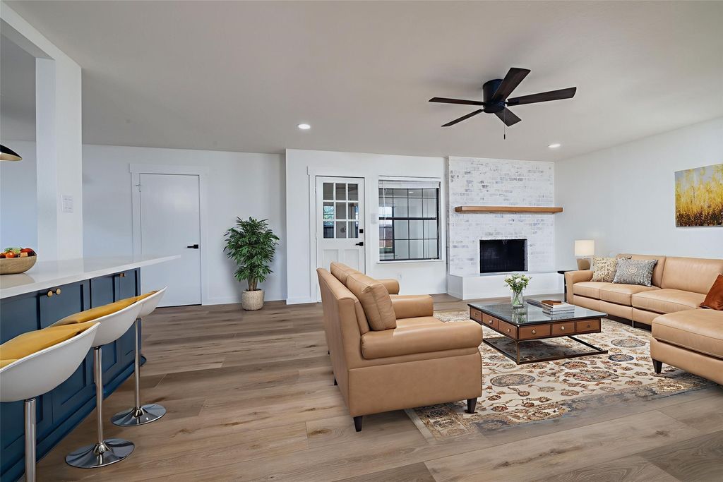 633 NW Chisholm Road, Burleson, TX 76028