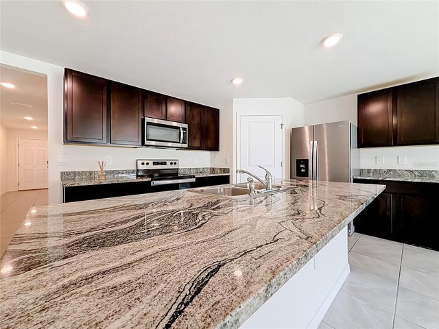 6698 SE 3RD LOOP, Ocala, FL 34472