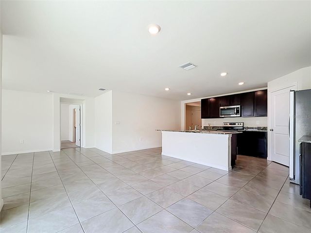 6698 SE 3RD LOOP, Ocala, FL 34472