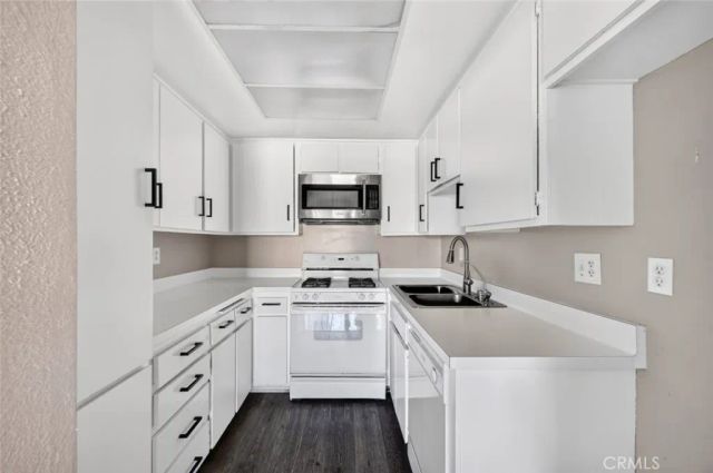 333 Burchett Street 206, Glendale, CA 91203