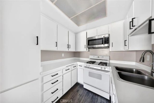 333 Burchett Street 206, Glendale, CA 91203