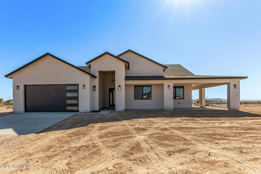 33227 W SUNLAND Avenue, Tonopah, AZ 85354