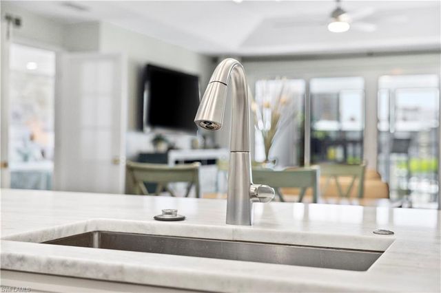9101 Vanderbilt DR 302, Naples, FL 34108