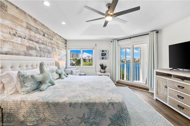 9101 Vanderbilt DR 302, Naples, FL 34108