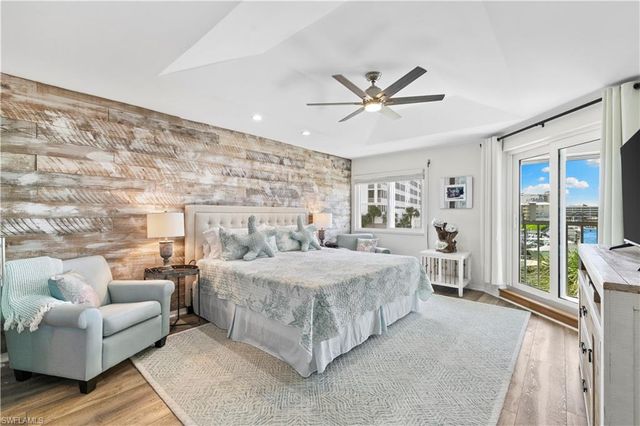 9101 Vanderbilt DR 302, Naples, FL 34108