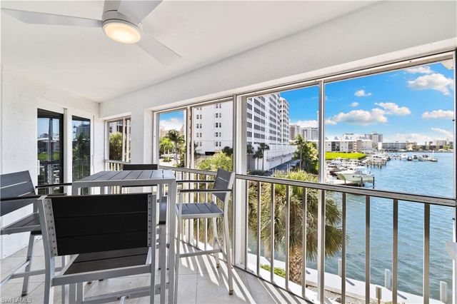 9101 Vanderbilt DR 302, Naples, FL 34108