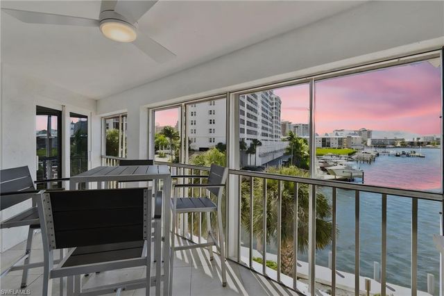 9101 Vanderbilt DR 302, Naples, FL 34108