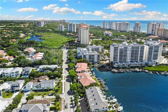 9101 Vanderbilt DR 302, Naples, FL 34108