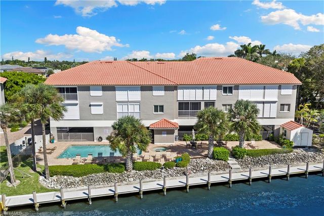 9101 Vanderbilt DR 302, Naples, FL 34108