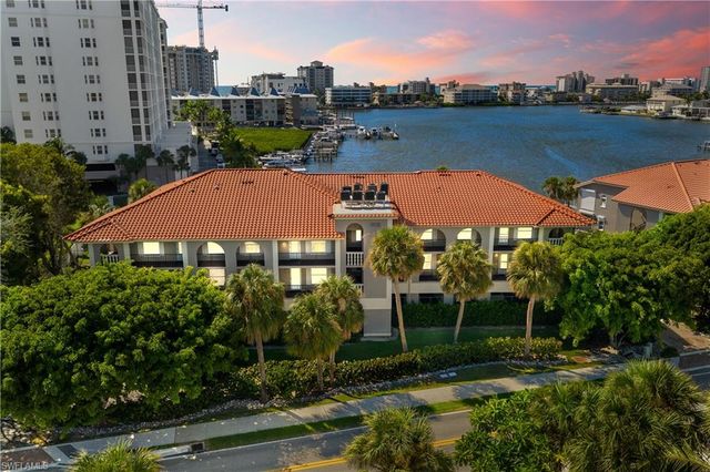 9101 Vanderbilt DR 302, Naples, FL 34108