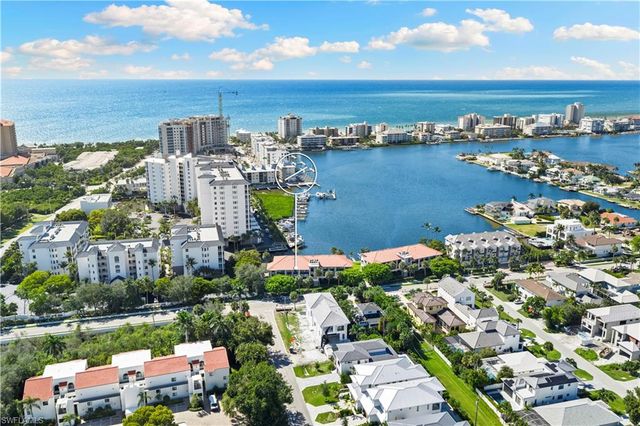 9101 Vanderbilt DR 302, Naples, FL 34108