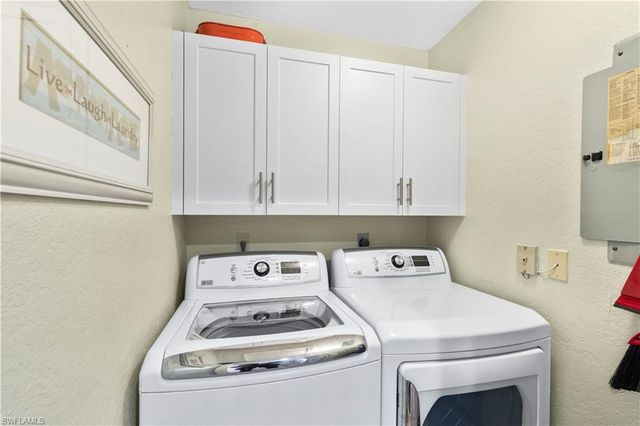 9101 Vanderbilt DR 302, Naples, FL 34108