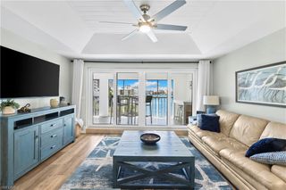 9101 Vanderbilt DR 302, Naples, FL 34108