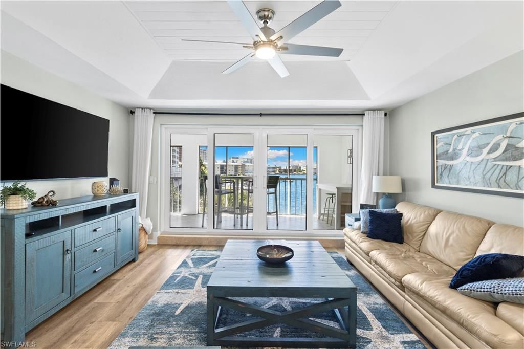 9101 Vanderbilt DR 302, Naples, FL 34108