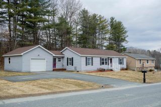 401 Colonial Drive, Hartford, VT 05001