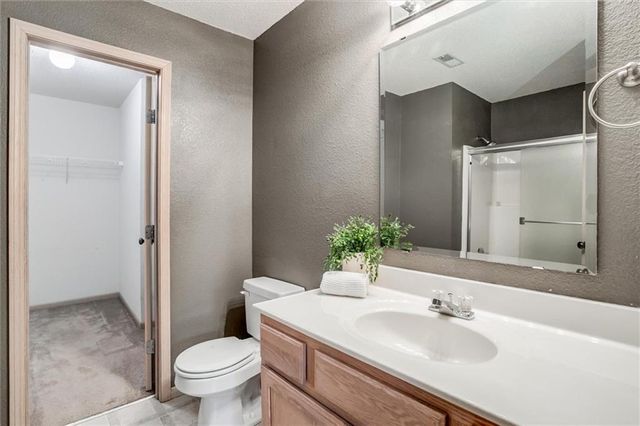 5820 NW Plantation Lane 187D, Lee's Summit, MO 64064