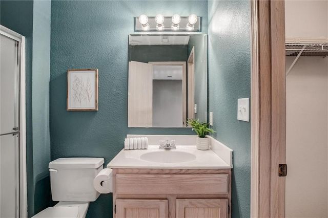 5820 NW Plantation Lane 187D, Lee's Summit, MO 64064