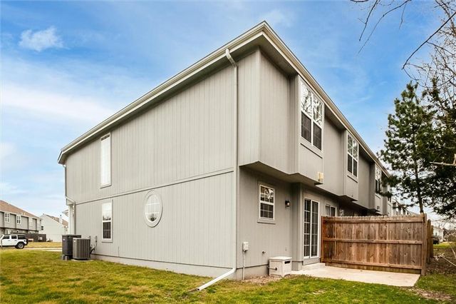 5820 NW Plantation Lane 187D, Lee's Summit, MO 64064