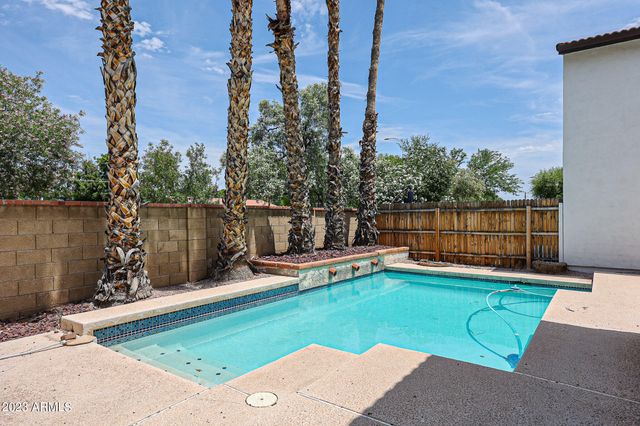 2726 W BROOKS Street, Chandler, AZ 85224