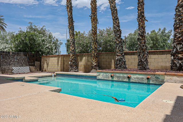 2726 W BROOKS Street, Chandler, AZ 85224