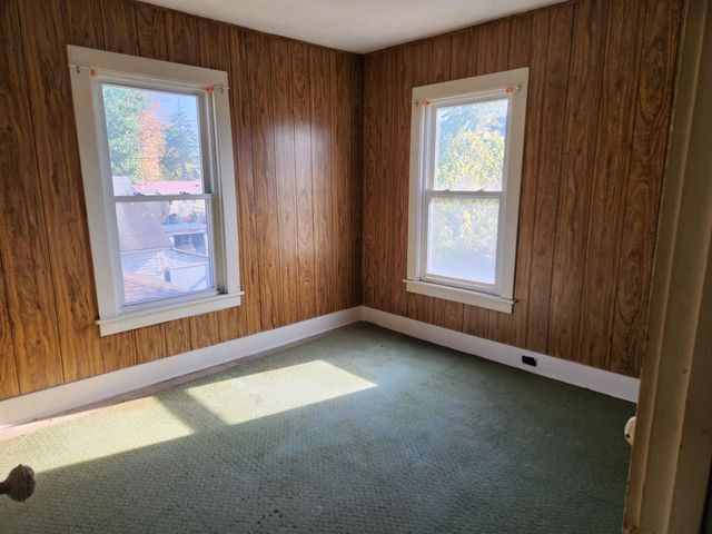 19 Norton Avenue, Poultney, VT 05764