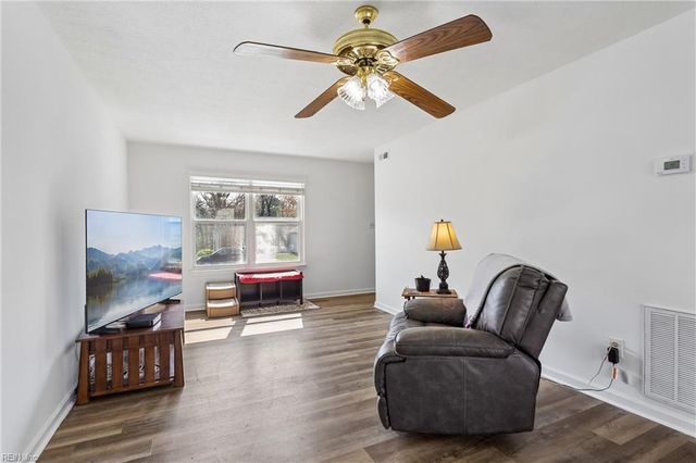 686 Trails LN, Newport News, VA 23608