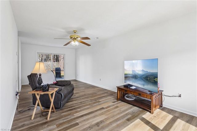 686 Trails LN, Newport News, VA 23608