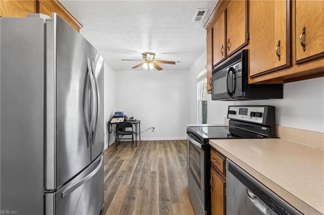 686 Trails LN, Newport News, VA 23608