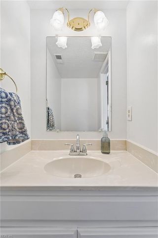 686 Trails LN, Newport News, VA 23608