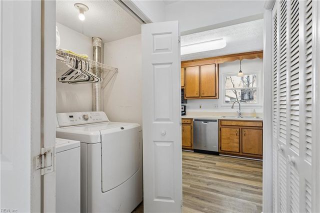 686 Trails LN, Newport News, VA 23608