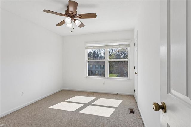 686 Trails LN, Newport News, VA 23608