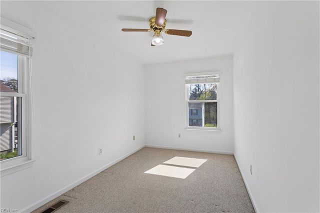 686 Trails LN, Newport News, VA 23608