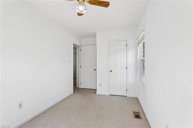 686 Trails LN, Newport News, VA 23608