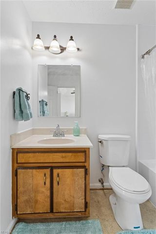 686 Trails LN, Newport News, VA 23608