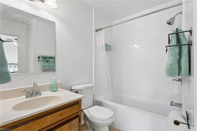 686 Trails LN, Newport News, VA 23608