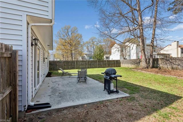 686 Trails LN, Newport News, VA 23608