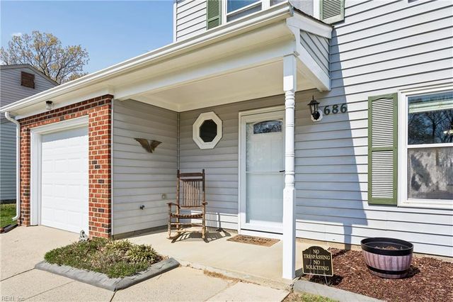 686 Trails LN, Newport News, VA 23608