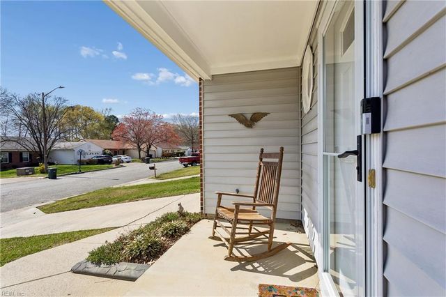 686 Trails LN, Newport News, VA 23608