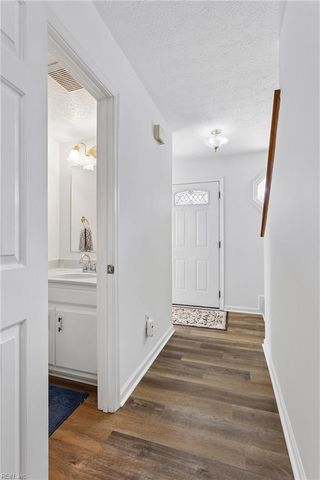 686 Trails LN, Newport News, VA 23608