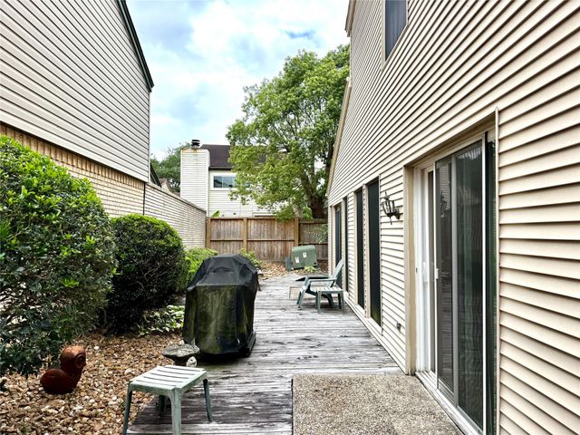 16610 Bentshire Way, Houston, TX 77058