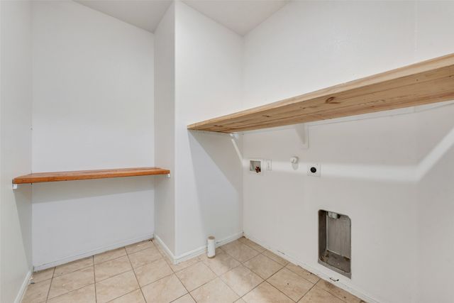 328 Foxhunter Street, Fort Worth, TX 76131