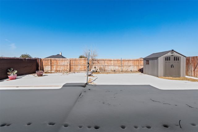 328 Foxhunter Street, Fort Worth, TX 76131